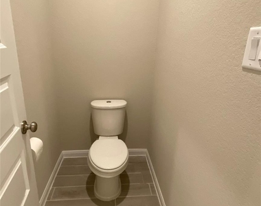 7059 Silverleaf Oak Street - Photo Thumbnail 13