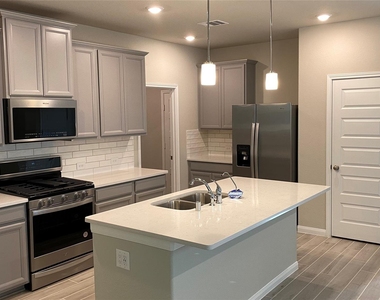 7059 Silverleaf Oak Street - Photo Thumbnail 9