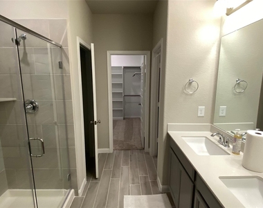 7059 Silverleaf Oak Street - Photo Thumbnail 15