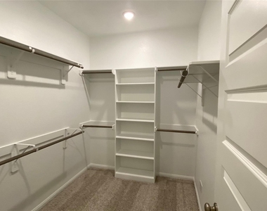7059 Silverleaf Oak Street - Photo Thumbnail 12