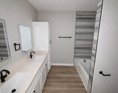 1422 W Willis Street - Photo Thumbnail 4