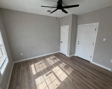 1422 W Willis Street - Photo Thumbnail 3