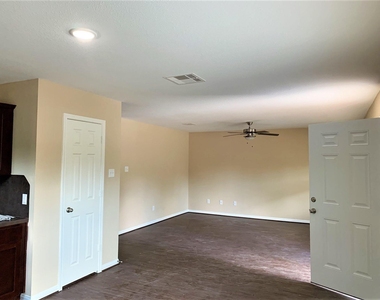 429 N Carolina Street - Photo Thumbnail 3