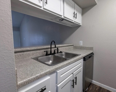 15100 Golden Eagle Drive - Photo Thumbnail 2