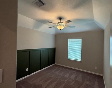 1562 Ancient Oak Lane - Photo Thumbnail 5