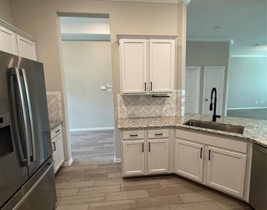 1562 Ancient Oak Lane - Photo Thumbnail 3