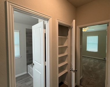 1562 Ancient Oak Lane - Photo Thumbnail 19