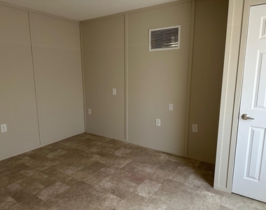 1301 Avenue A - Photo Thumbnail 6