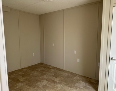 1301 Avenue A - Photo Thumbnail 3