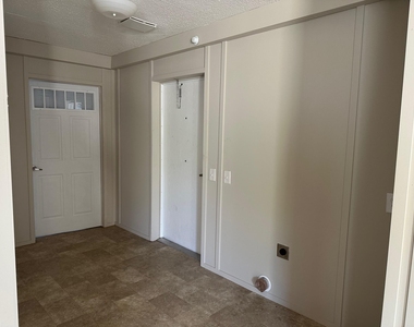 1301 Avenue A - Photo Thumbnail 5