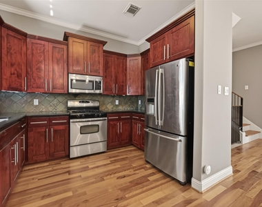 1107 Saint Charles Street - Photo Thumbnail 12