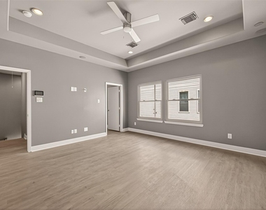 1107 Saint Charles Street - Photo Thumbnail 20