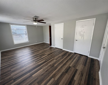 4330 E Fm 1462 Road - Photo Thumbnail 6