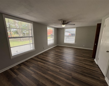 4330 E Fm 1462 Road - Photo Thumbnail 5