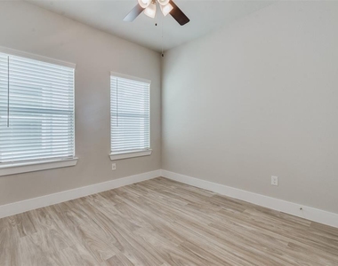 7705 Rainbow Close Lane - Photo Thumbnail 16