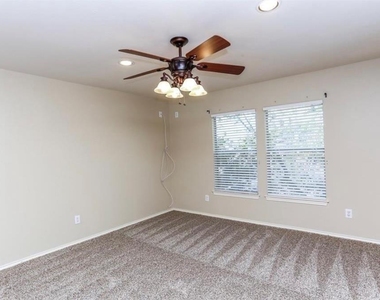 730 Redwing Place Drive - Photo Thumbnail 15