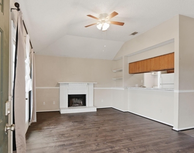 1310 Brenda Lane - Photo Thumbnail 5