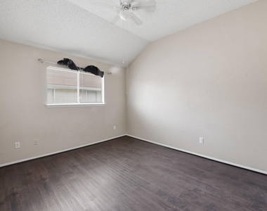 1310 Brenda Lane - Photo Thumbnail 12