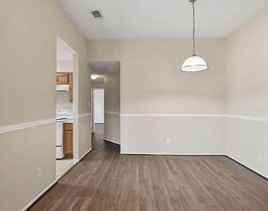 1310 Brenda Lane - Photo Thumbnail 7