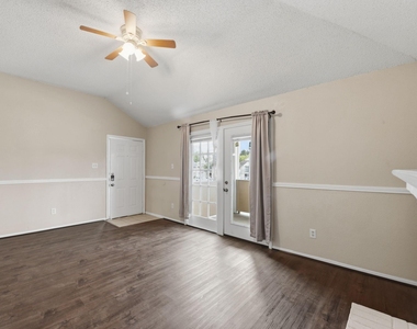 1310 Brenda Lane - Photo Thumbnail 6