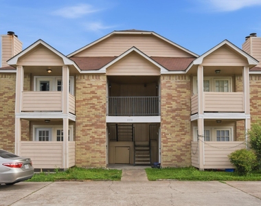 1310 Brenda Lane - Photo Thumbnail 2