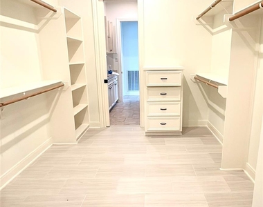 18623 Windsor Lakes Drive - Photo Thumbnail 14