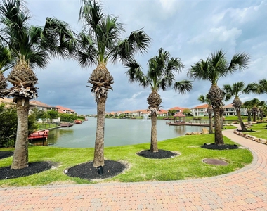 18623 Windsor Lakes Drive - Photo Thumbnail 2