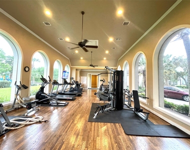 18623 Windsor Lakes Drive - Photo Thumbnail 4
