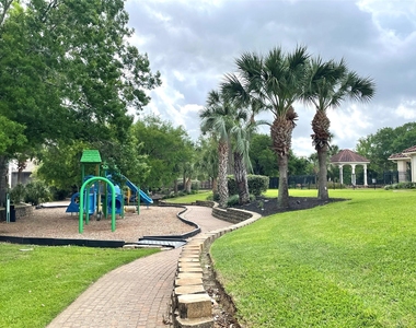 18623 Windsor Lakes Drive - Photo Thumbnail 3