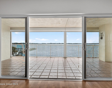 102 Riverside Drive - Photo Thumbnail 44