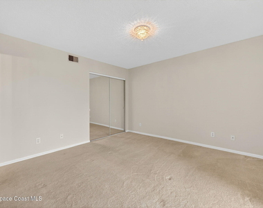 102 Riverside Drive - Photo Thumbnail 41