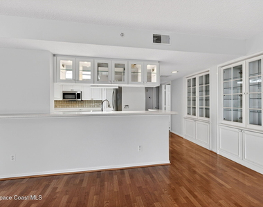 102 Riverside Drive - Photo Thumbnail 14