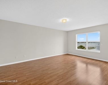 102 Riverside Drive - Photo Thumbnail 26