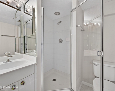 102 Riverside Drive - Photo Thumbnail 43