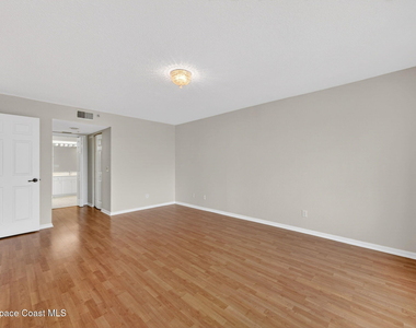 102 Riverside Drive - Photo Thumbnail 30