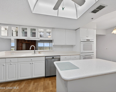 102 Riverside Drive - Photo Thumbnail 18