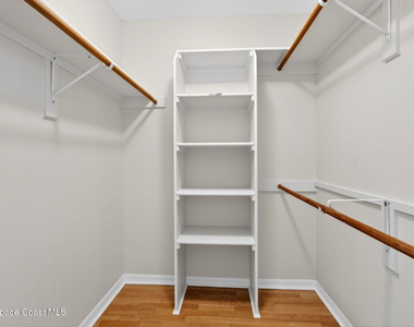 102 Riverside Drive - Photo Thumbnail 32