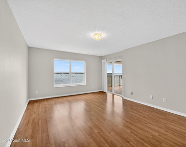 102 Riverside Drive - Photo Thumbnail 28