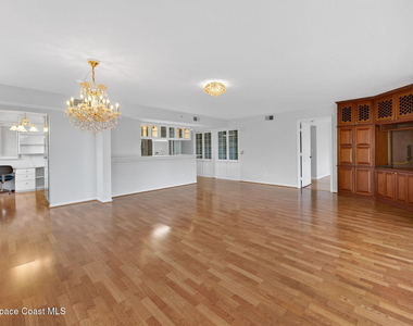 102 Riverside Drive - Photo Thumbnail 25