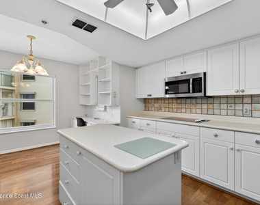 102 Riverside Drive - Photo Thumbnail 19