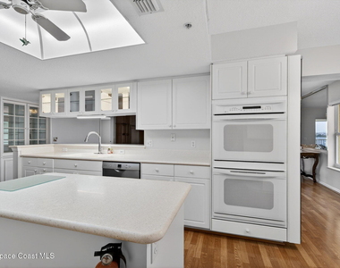 102 Riverside Drive - Photo Thumbnail 17