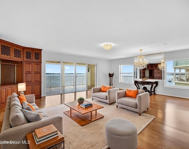 102 Riverside Drive - Photo Thumbnail 23