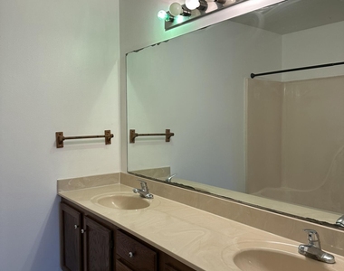 2130 Forest Knoll Drive Ne - Photo Thumbnail 7