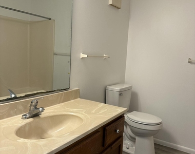 2130 Forest Knoll Drive Ne - Photo Thumbnail 5