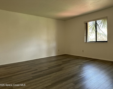 2130 Forest Knoll Drive Ne - Photo Thumbnail 4