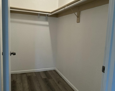 2130 Forest Knoll Drive Ne - Photo Thumbnail 6