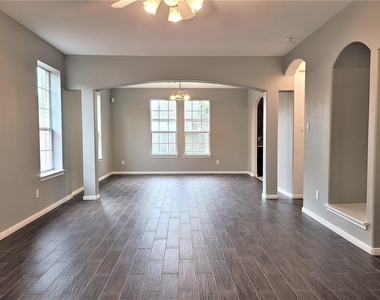 10026 Gil Jr Lane - Photo Thumbnail 2