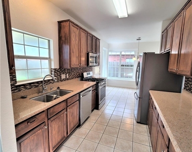 10026 Gil Jr Lane - Photo Thumbnail 5