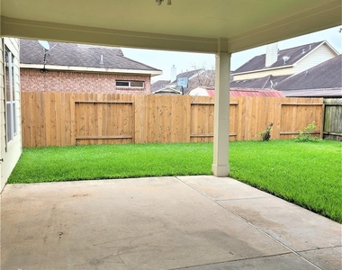 10026 Gil Jr Lane - Photo Thumbnail 13