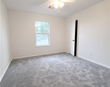 10026 Gil Jr Lane - Photo Thumbnail 9